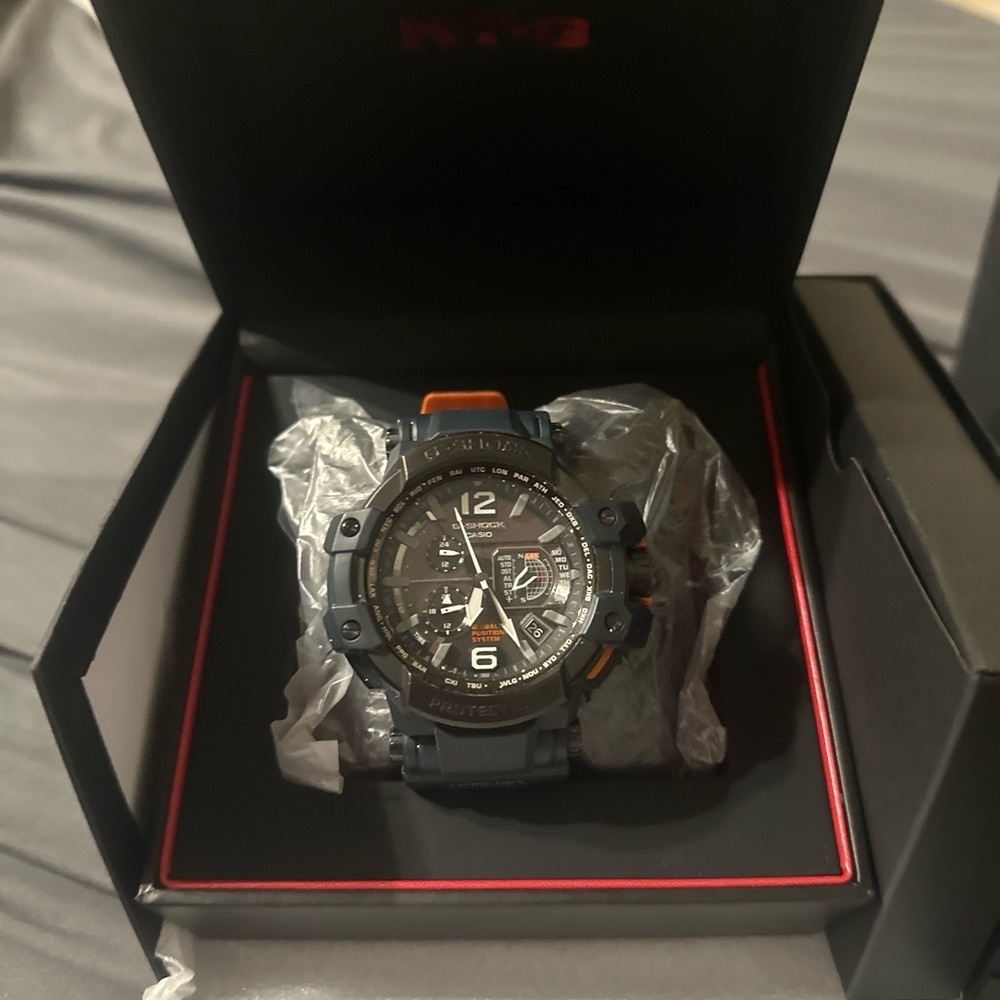 G shock gravity master gps solar mens watch like new great watch GPW-1000-2A